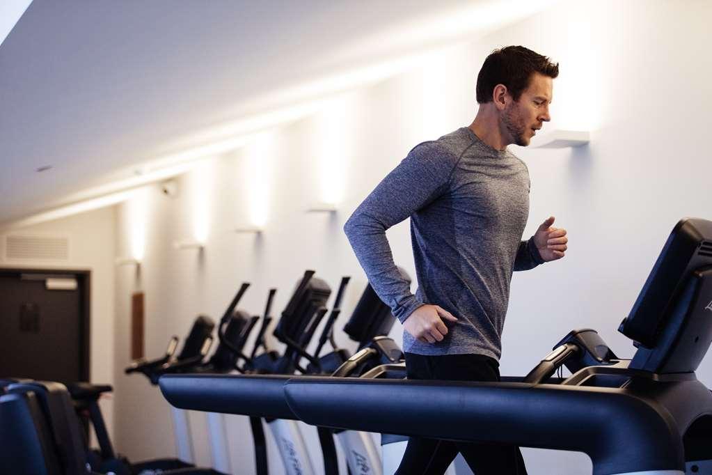 Macq 01 Hotel Hobart Kemudahan gambar A man on a treadmill