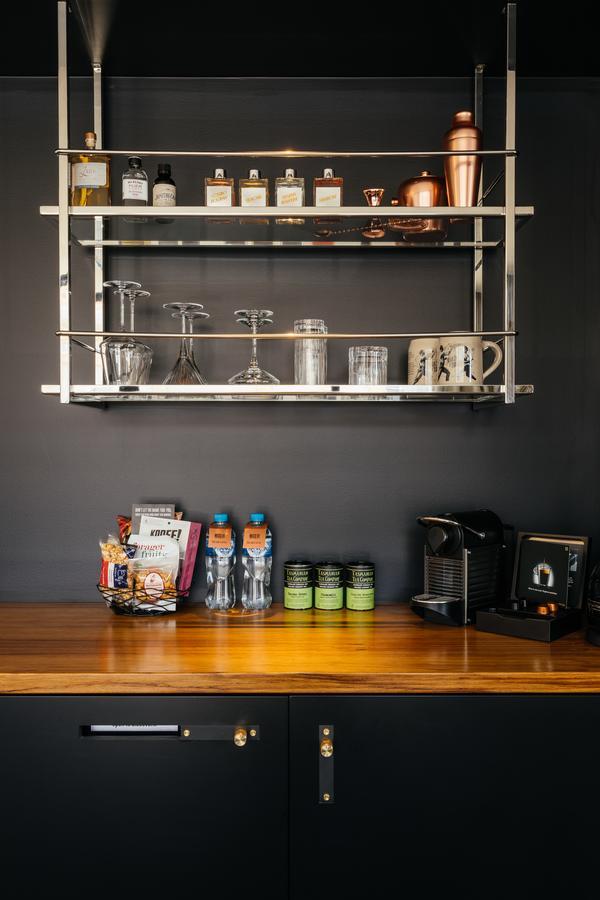 Macq 01 Hotel Hobart Luaran gambar A wall-mounted kitchen rack